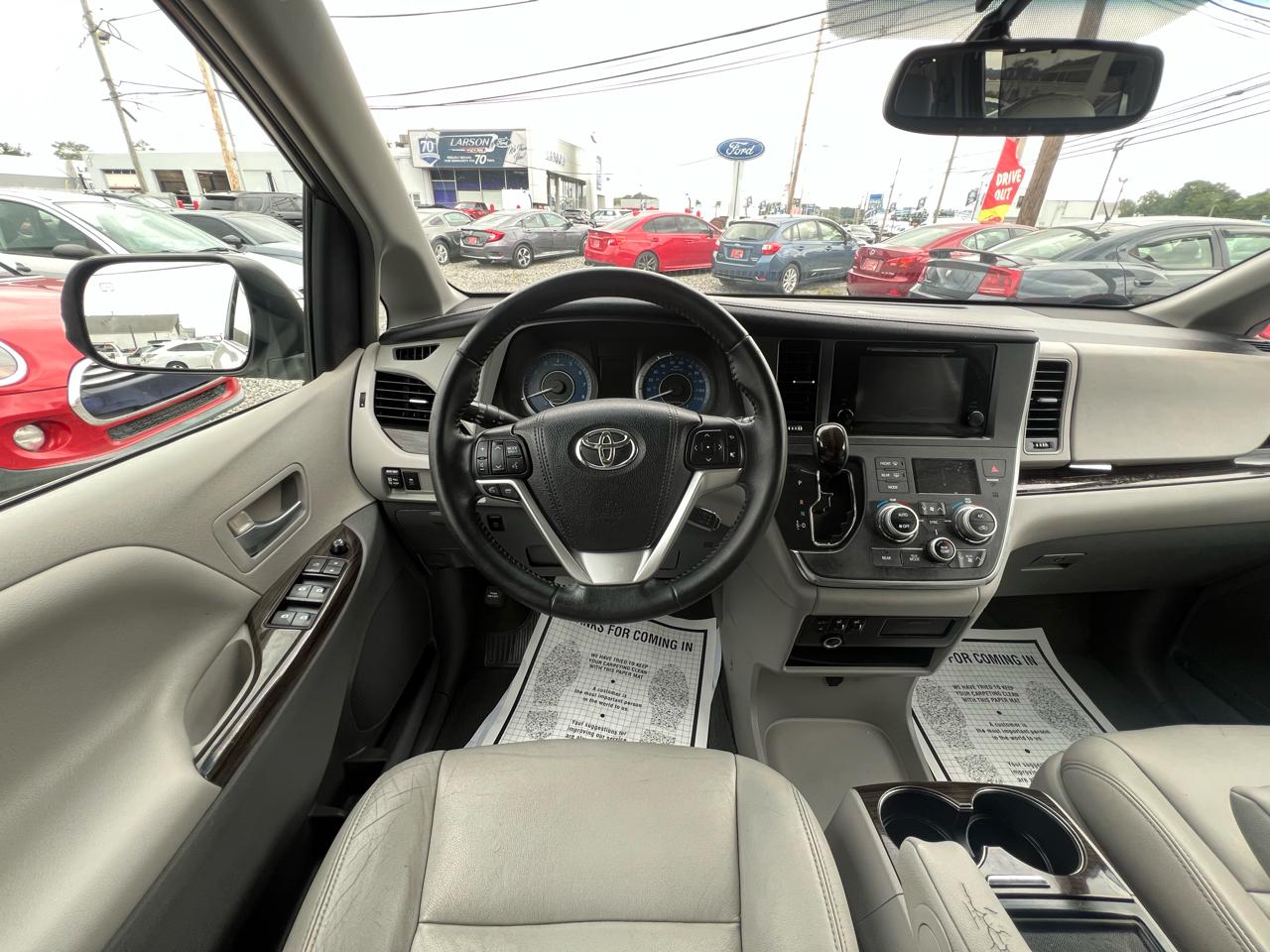 Toyota Sienna XLE FWD 8-Passenger V6 2015