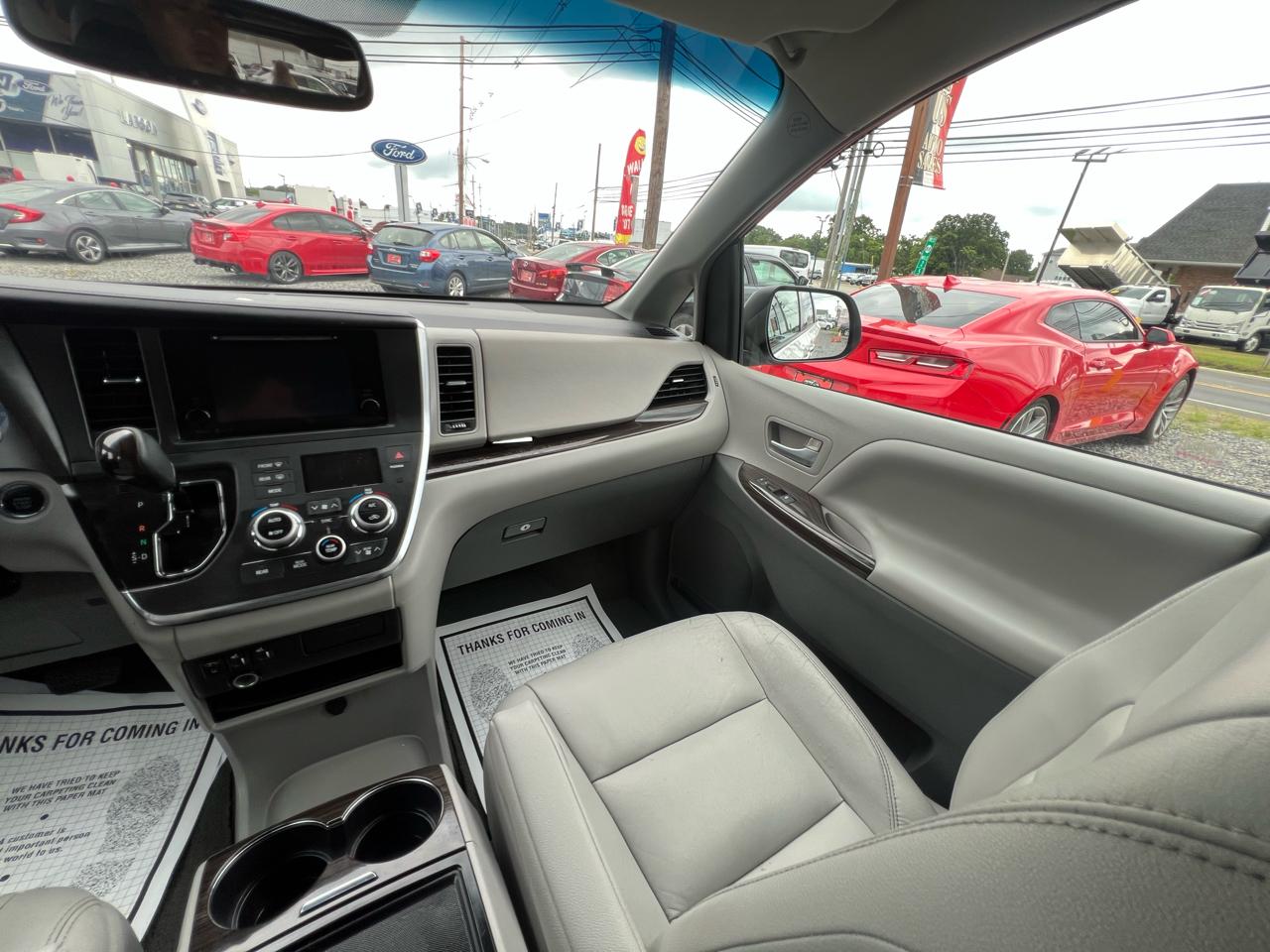 Toyota Sienna XLE FWD 8-Passenger V6 2015