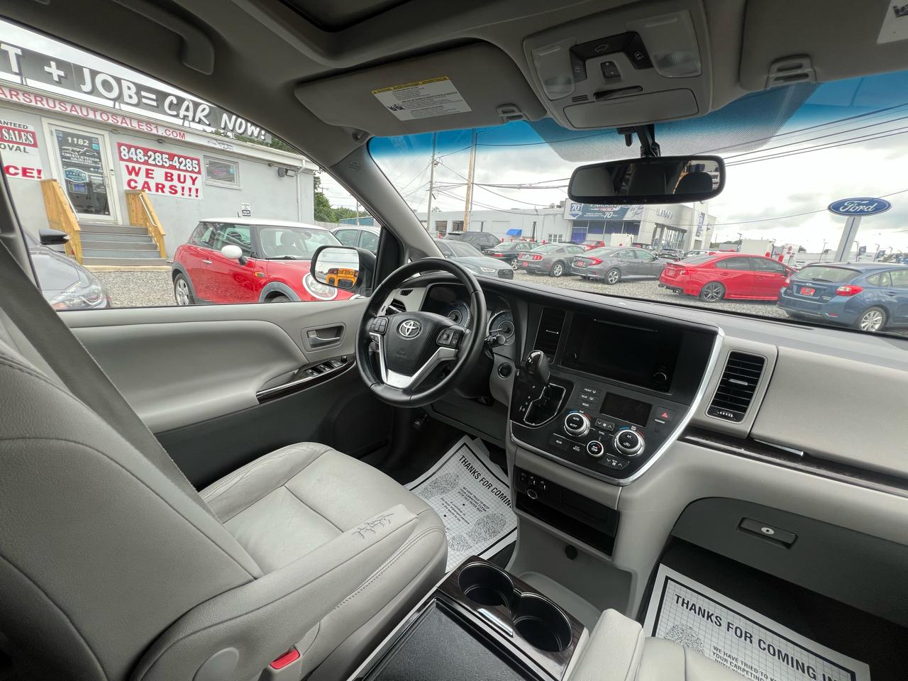 Toyota Sienna XLE FWD 8-Passenger V6 2015
