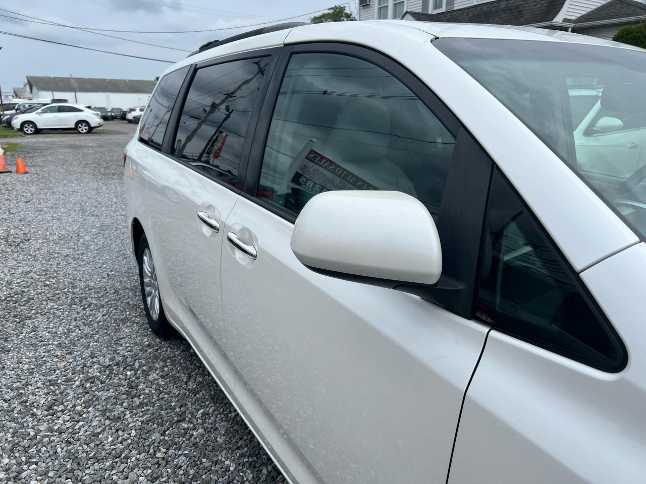 Toyota Sienna XLE FWD 8-Passenger V6 2015