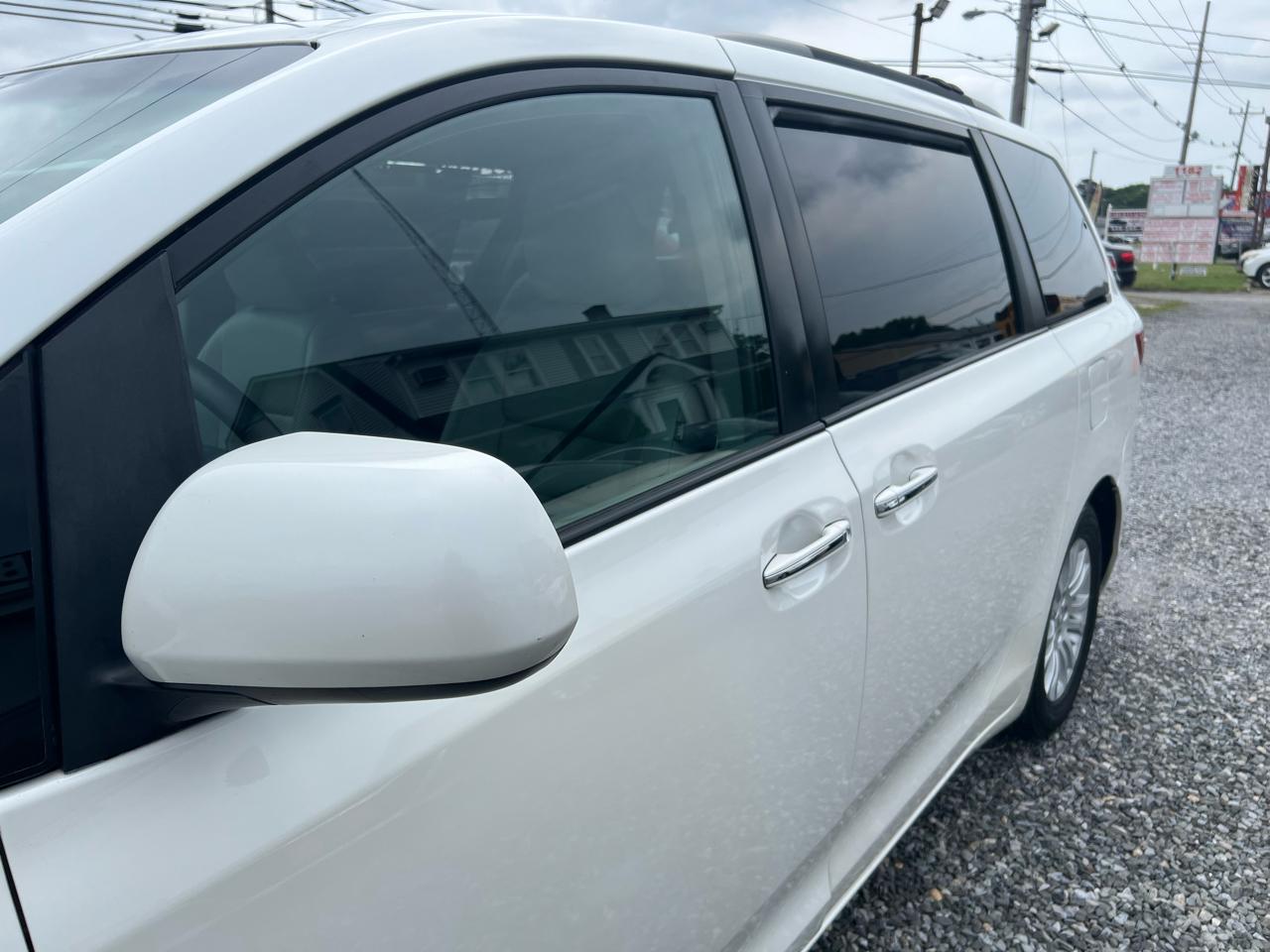 Toyota Sienna XLE FWD 8-Passenger V6 2015