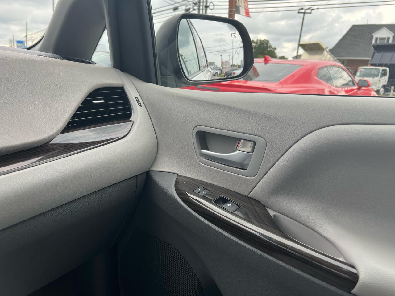 Toyota Sienna XLE FWD 8-Passenger V6 2015