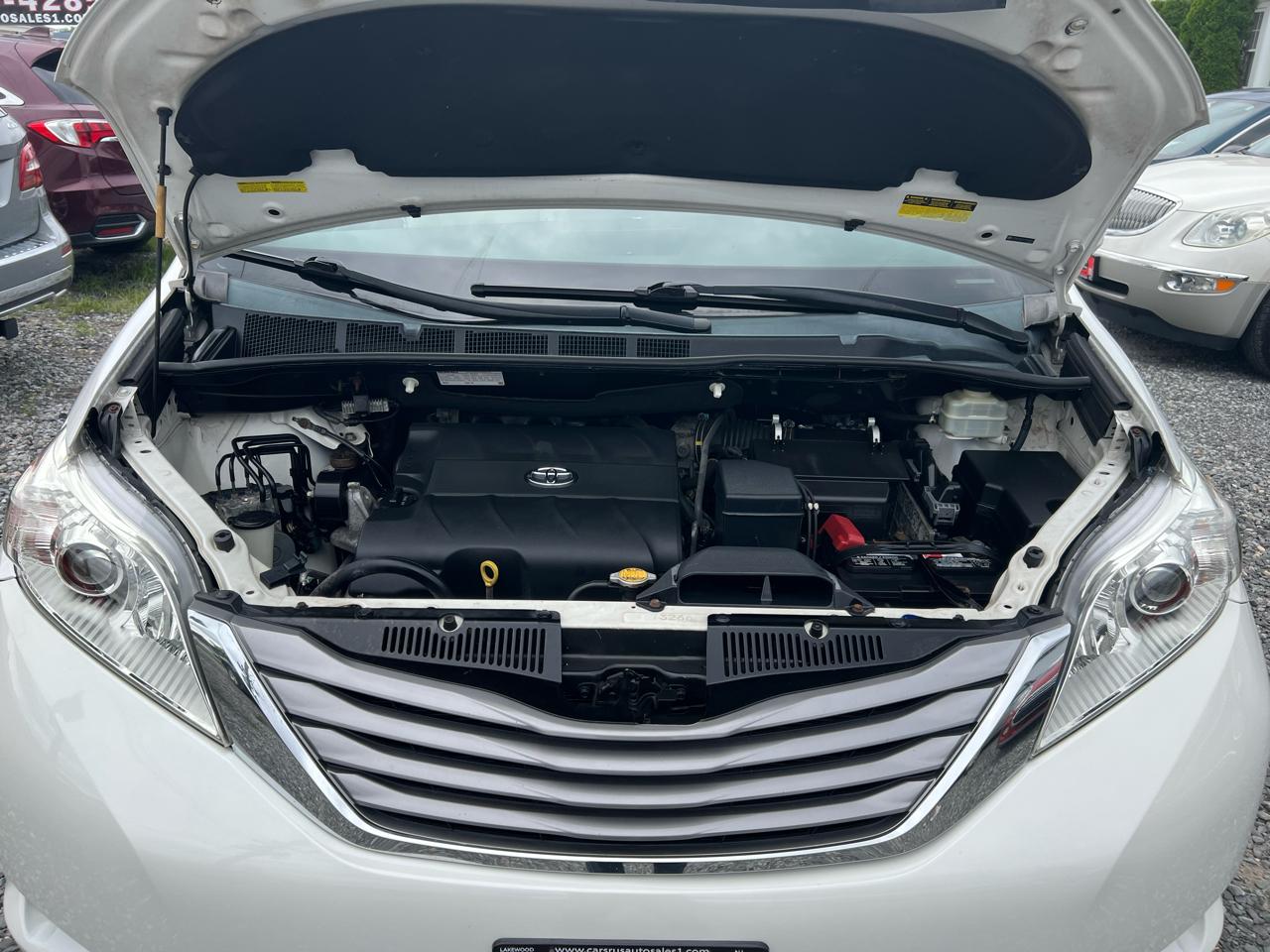 Toyota Sienna XLE FWD 8-Passenger V6 2015
