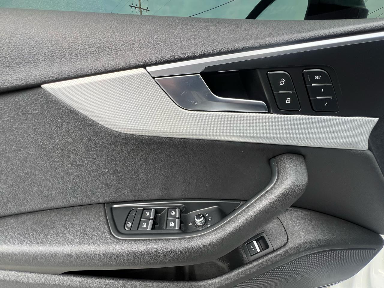 Audi A4 2.0T Premium quattro Sedan 2017