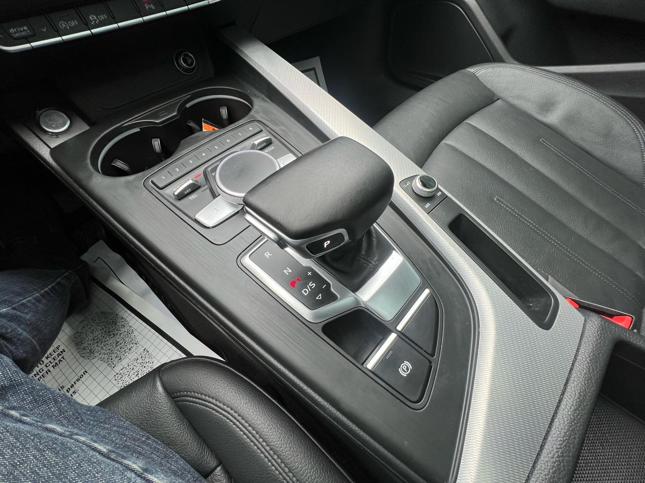 Audi A4 2.0T Premium quattro Sedan 2017