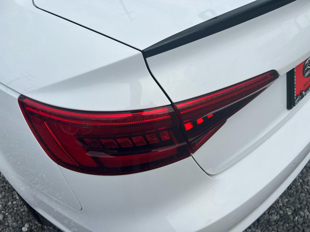 Audi A4 2.0T Premium quattro Sedan 2017