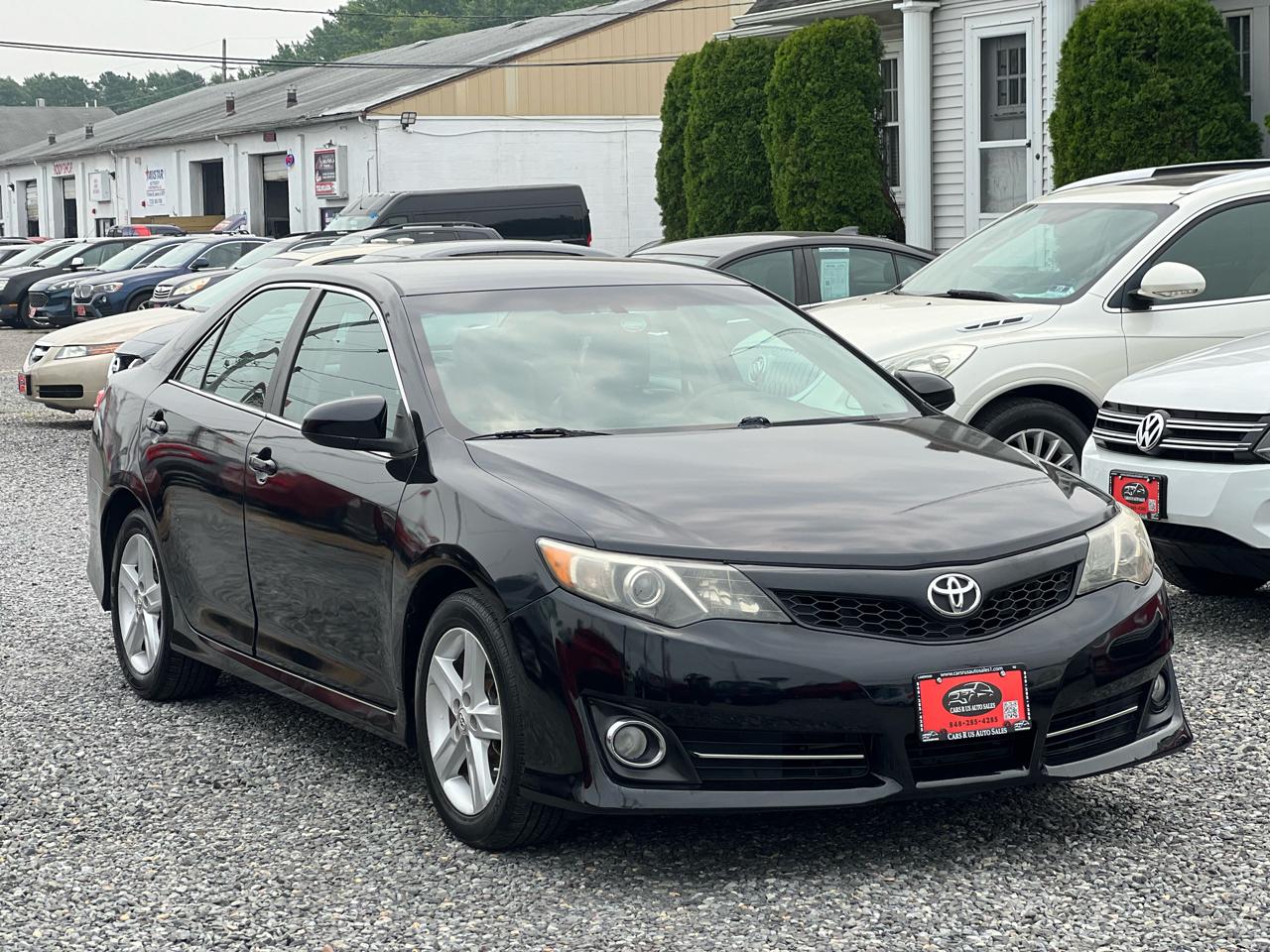 Toyota Camry 4dr Sdn I4 Auto SE (Natl) 2012