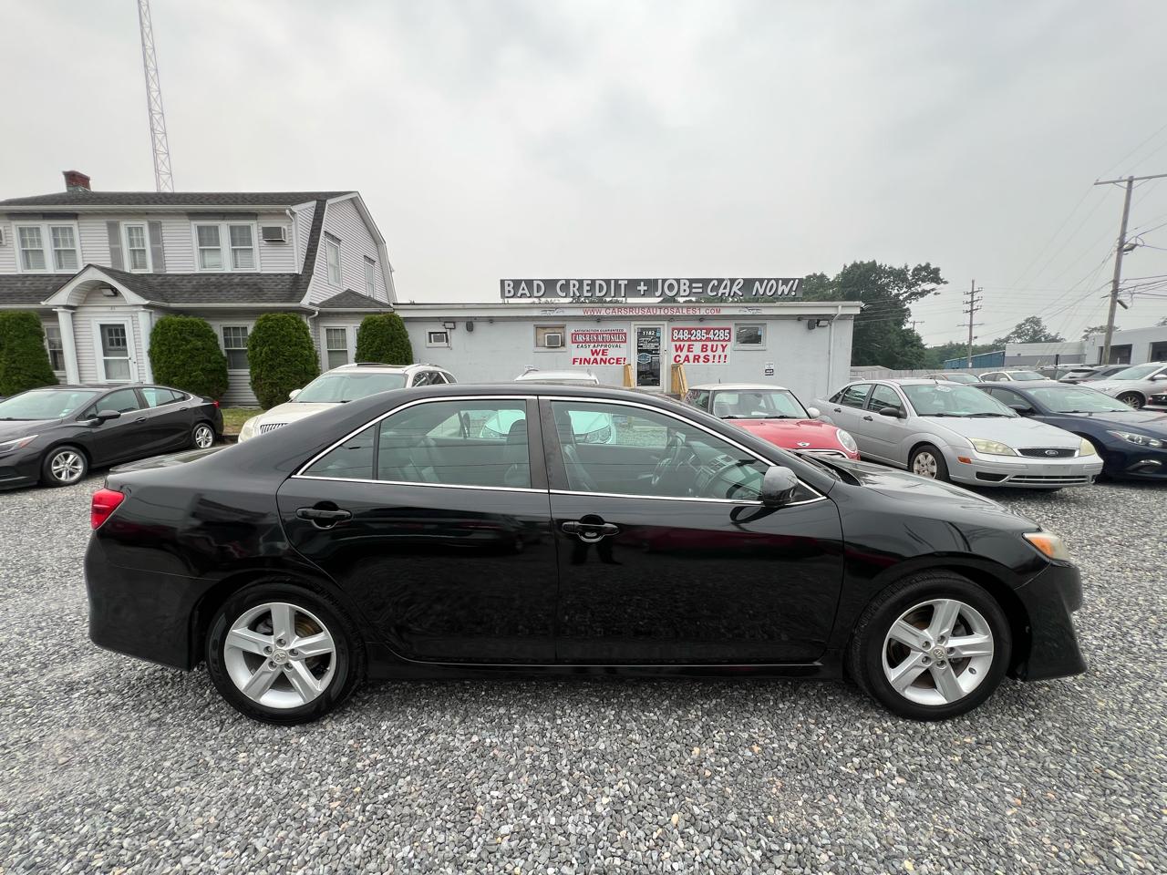 Toyota Camry 4dr Sdn I4 Auto SE (Natl) 2012