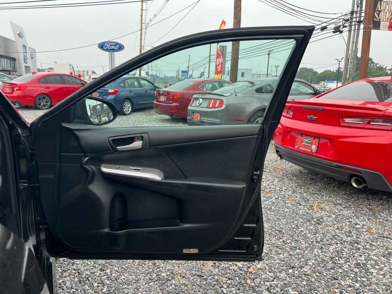 Toyota Camry 4dr Sdn I4 Auto SE (Natl) 2012
