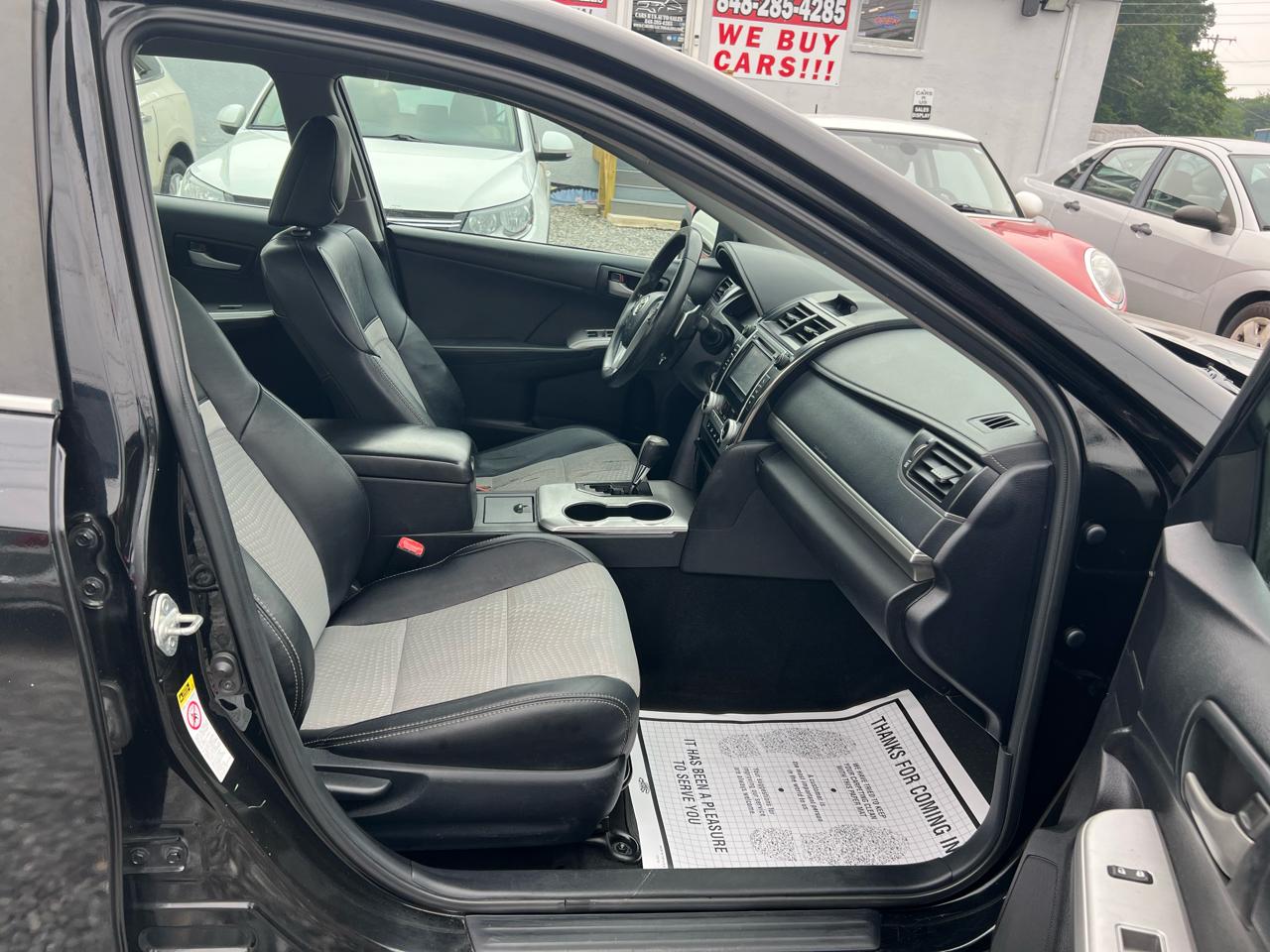 Toyota Camry 4dr Sdn I4 Auto SE (Natl) 2012
