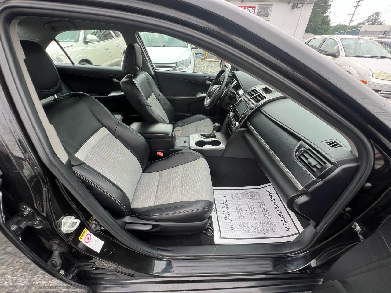 Toyota Camry 4dr Sdn I4 Auto SE (Natl) 2012