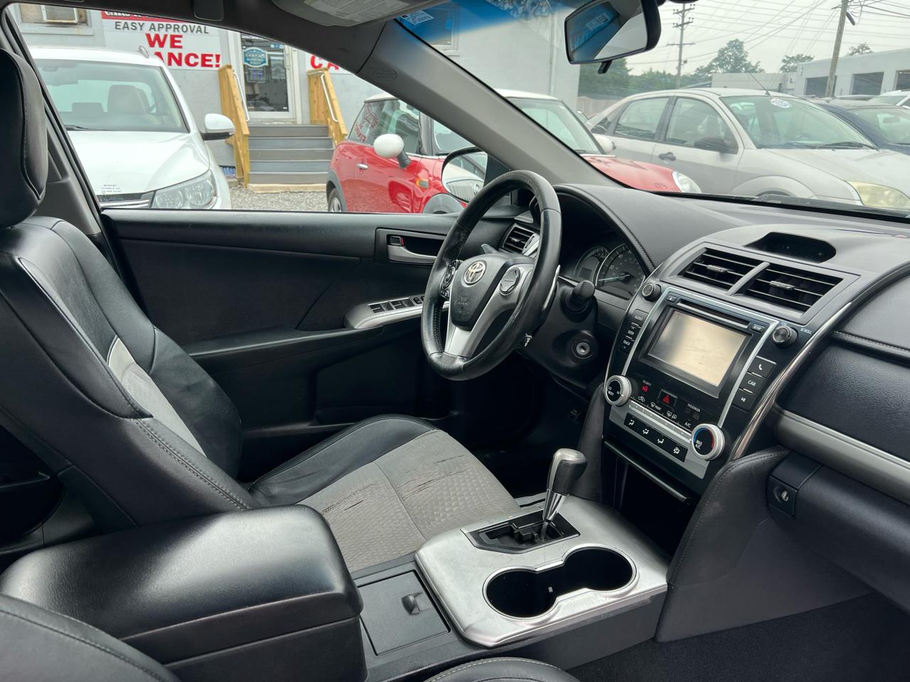 Toyota Camry 4dr Sdn I4 Auto SE (Natl) 2012