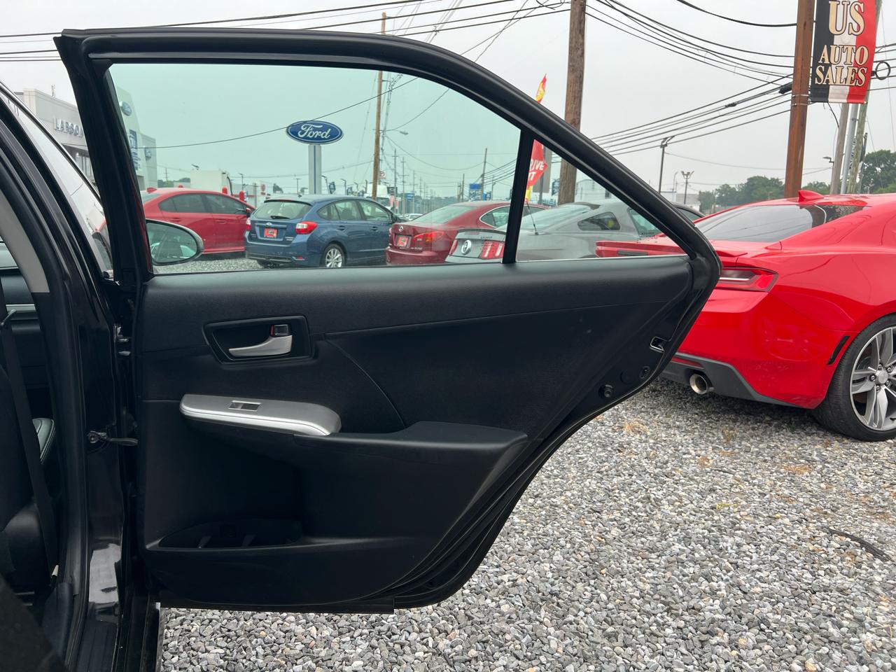 Toyota Camry 4dr Sdn I4 Auto SE (Natl) 2012