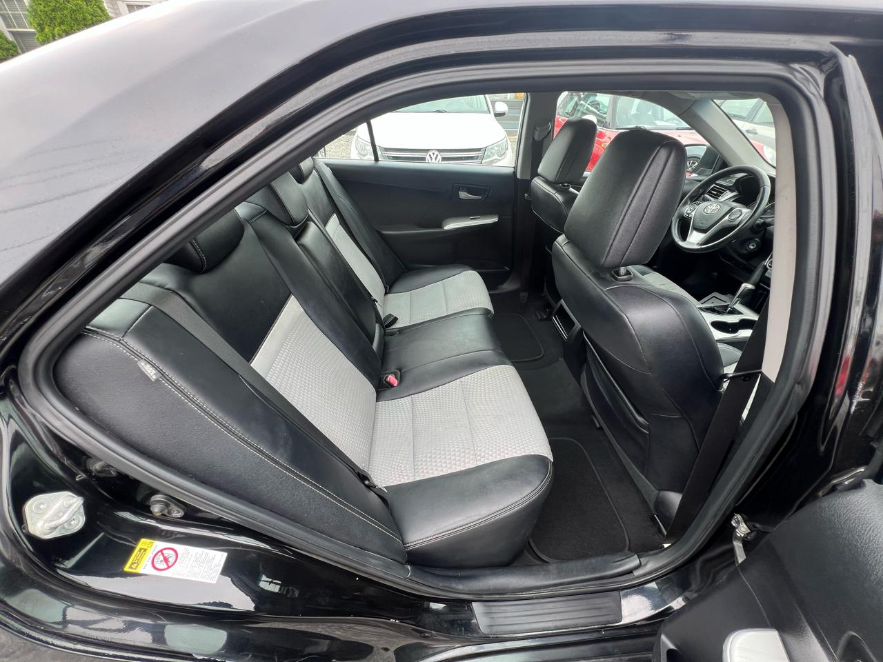 Toyota Camry 4dr Sdn I4 Auto SE (Natl) 2012