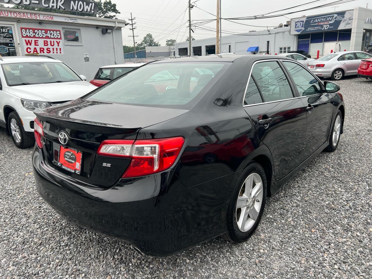 Toyota Camry 4dr Sdn I4 Auto SE (Natl) 2012