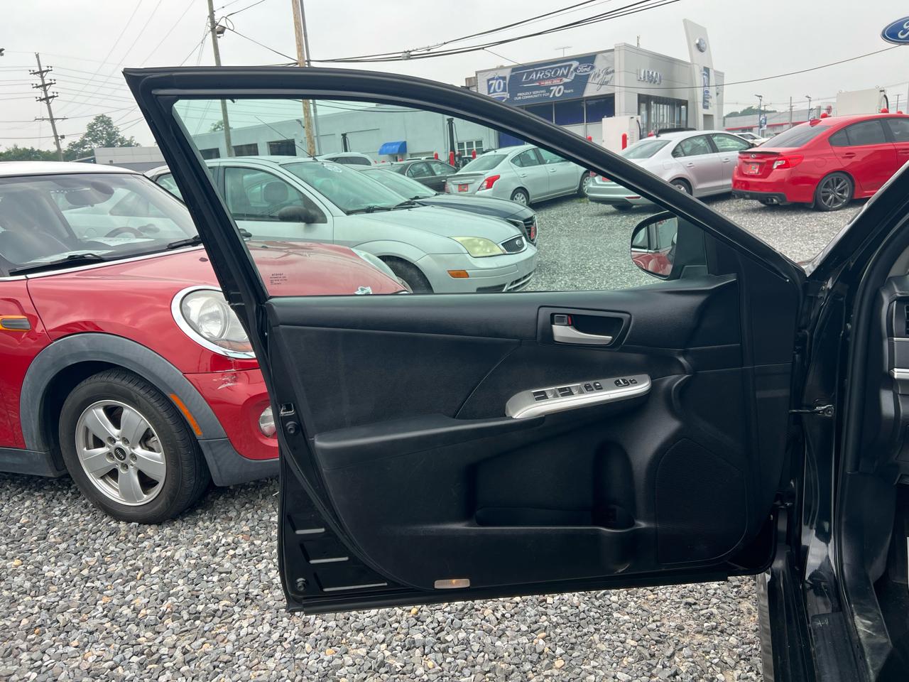 Toyota Camry 4dr Sdn I4 Auto SE (Natl) 2012
