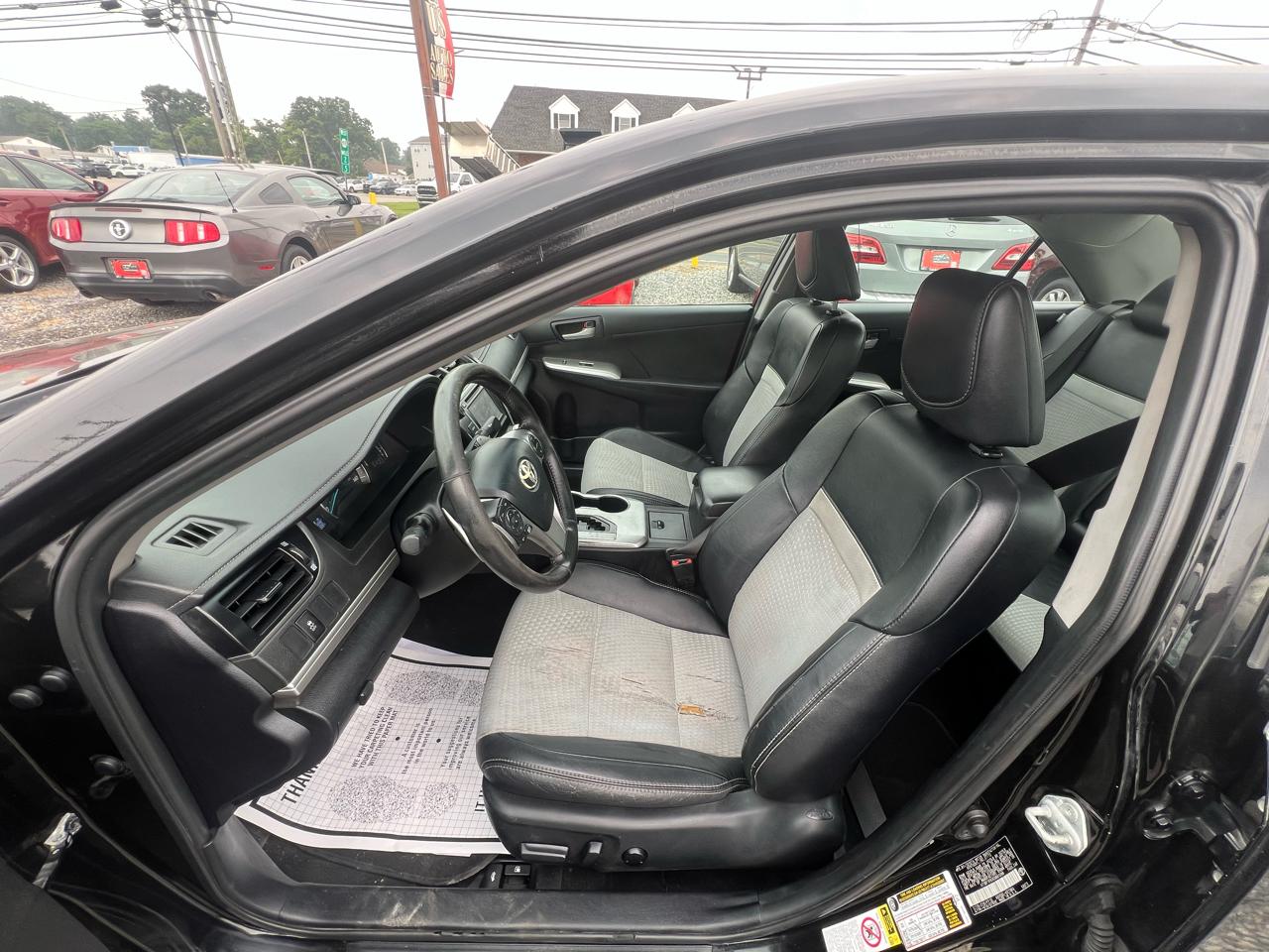 Toyota Camry 4dr Sdn I4 Auto SE (Natl) 2012