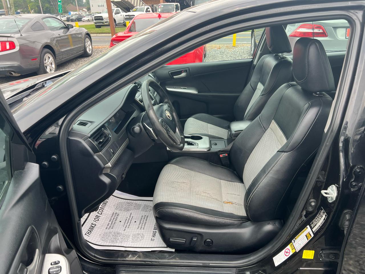 Toyota Camry 4dr Sdn I4 Auto SE (Natl) 2012