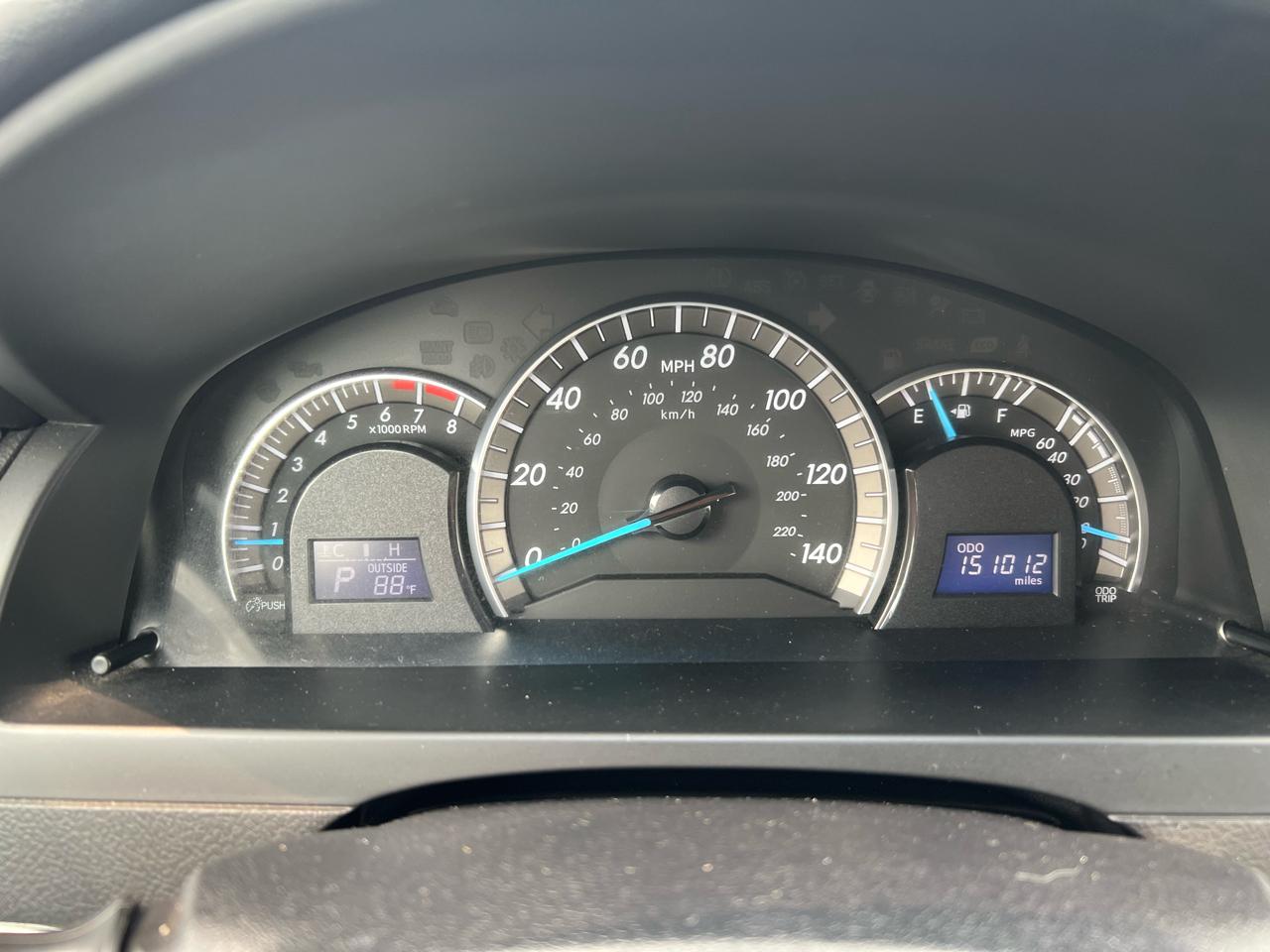 Toyota Camry 4dr Sdn I4 Auto SE (Natl) 2012