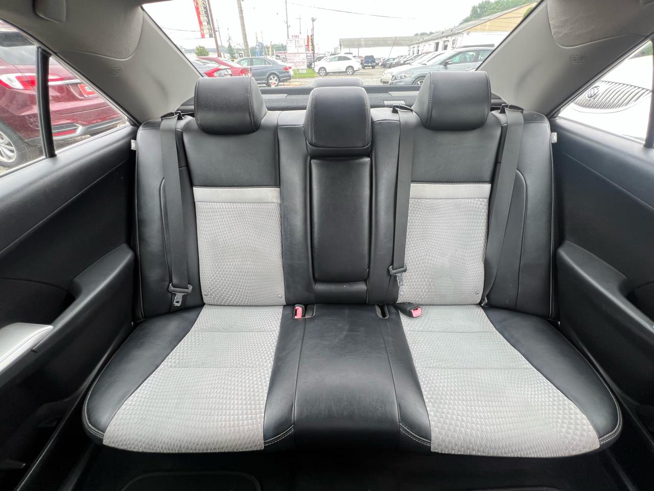 Toyota Camry 4dr Sdn I4 Auto SE (Natl) 2012