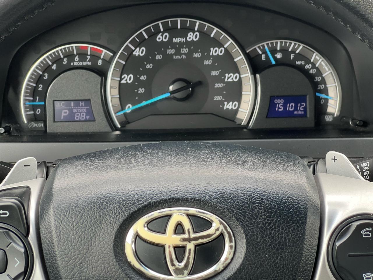 Toyota Camry 4dr Sdn I4 Auto SE (Natl) 2012