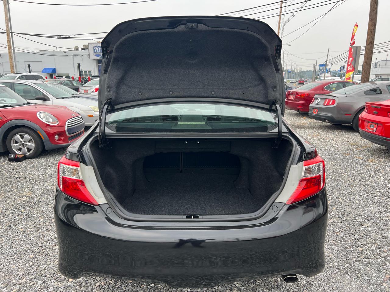 Toyota Camry 4dr Sdn I4 Auto SE (Natl) 2012