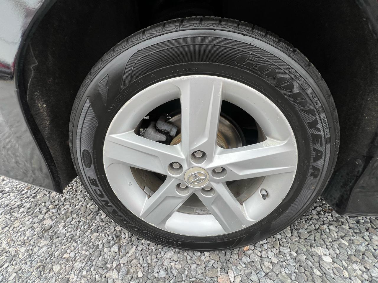 Toyota Camry 4dr Sdn I4 Auto SE (Natl) 2012