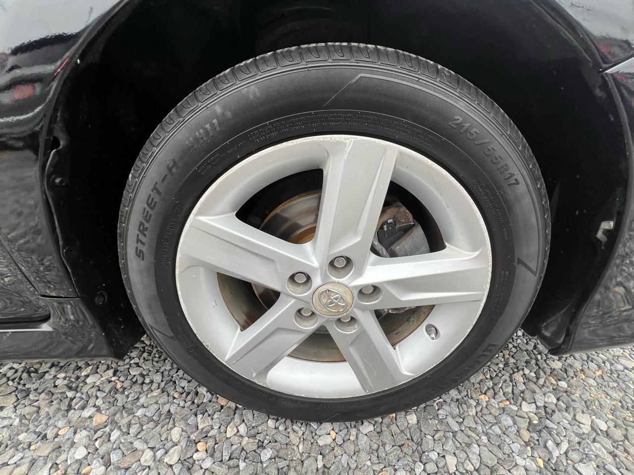 Toyota Camry 4dr Sdn I4 Auto SE (Natl) 2012