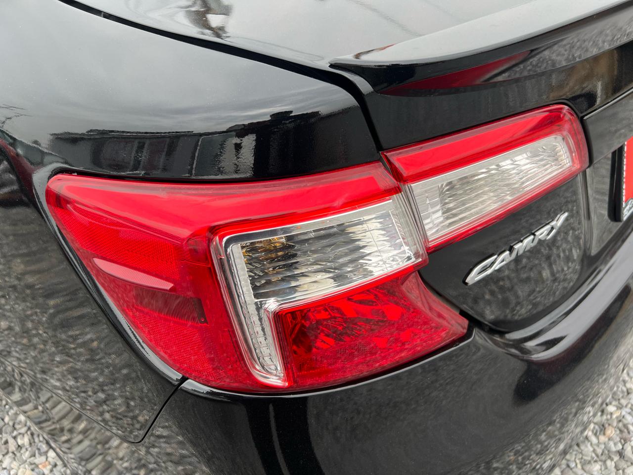 Toyota Camry 4dr Sdn I4 Auto SE (Natl) 2012