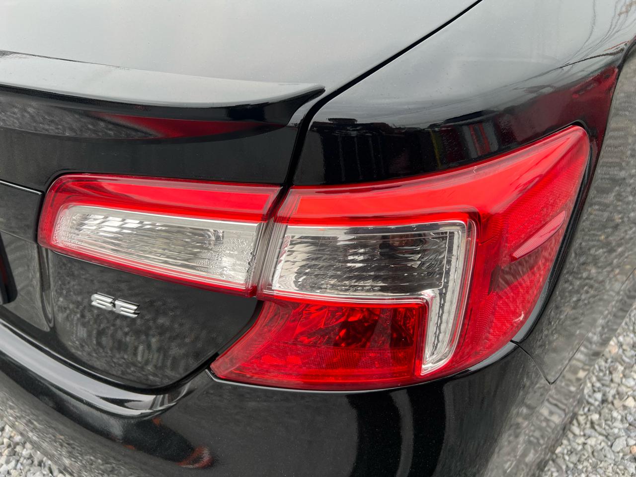 Toyota Camry 4dr Sdn I4 Auto SE (Natl) 2012