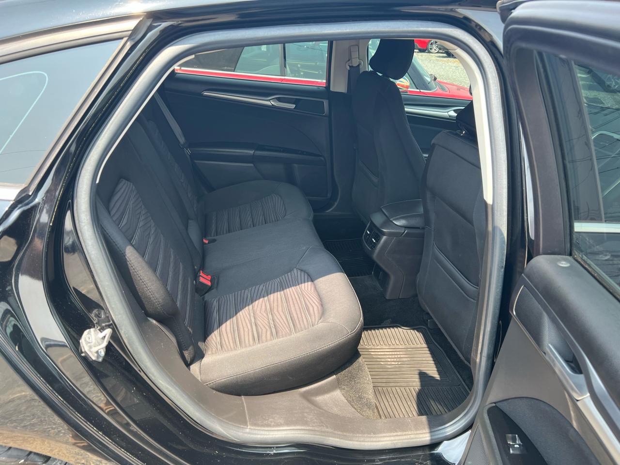 Ford Fusion SE 2016