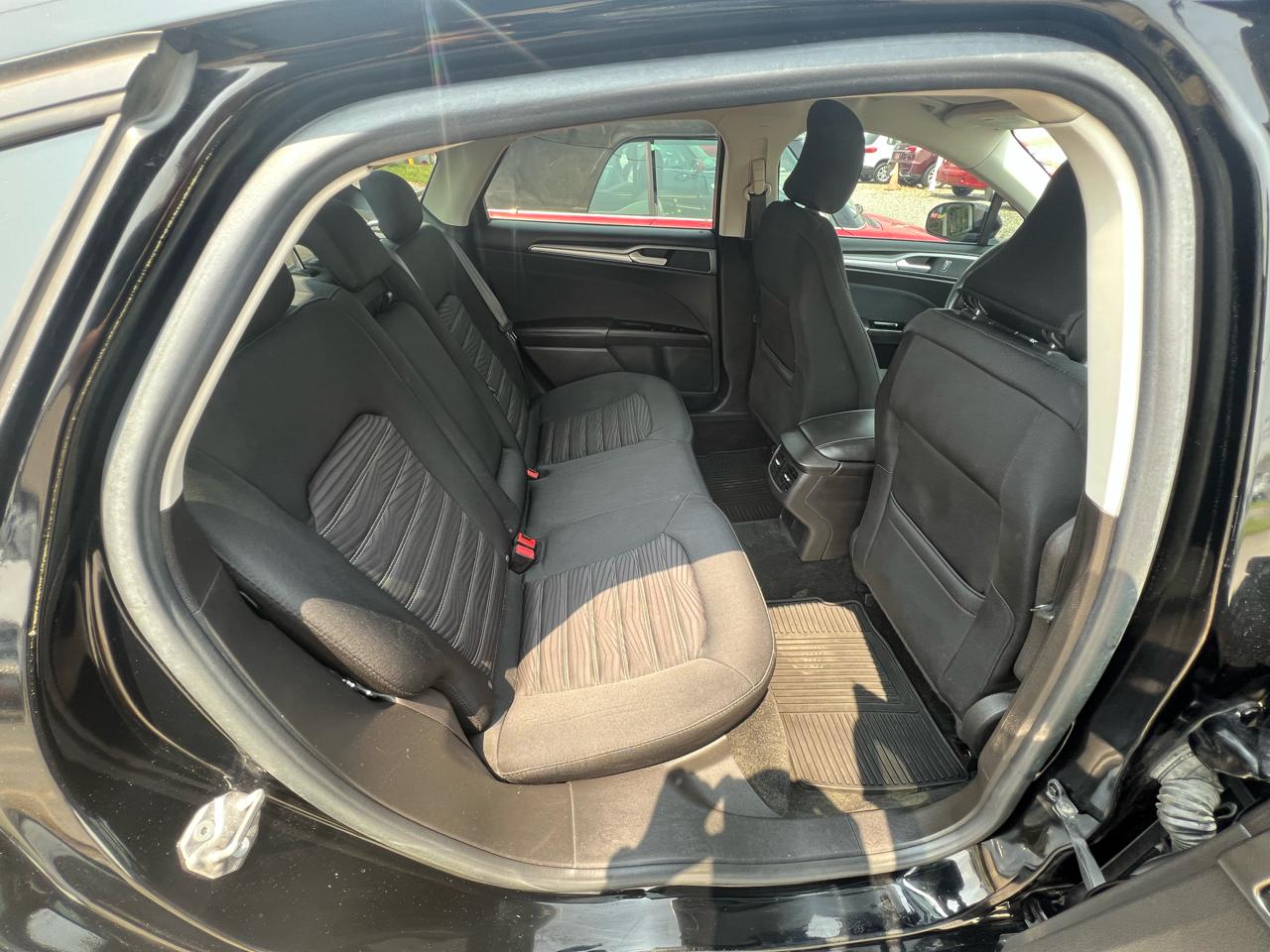 Ford Fusion SE 2016