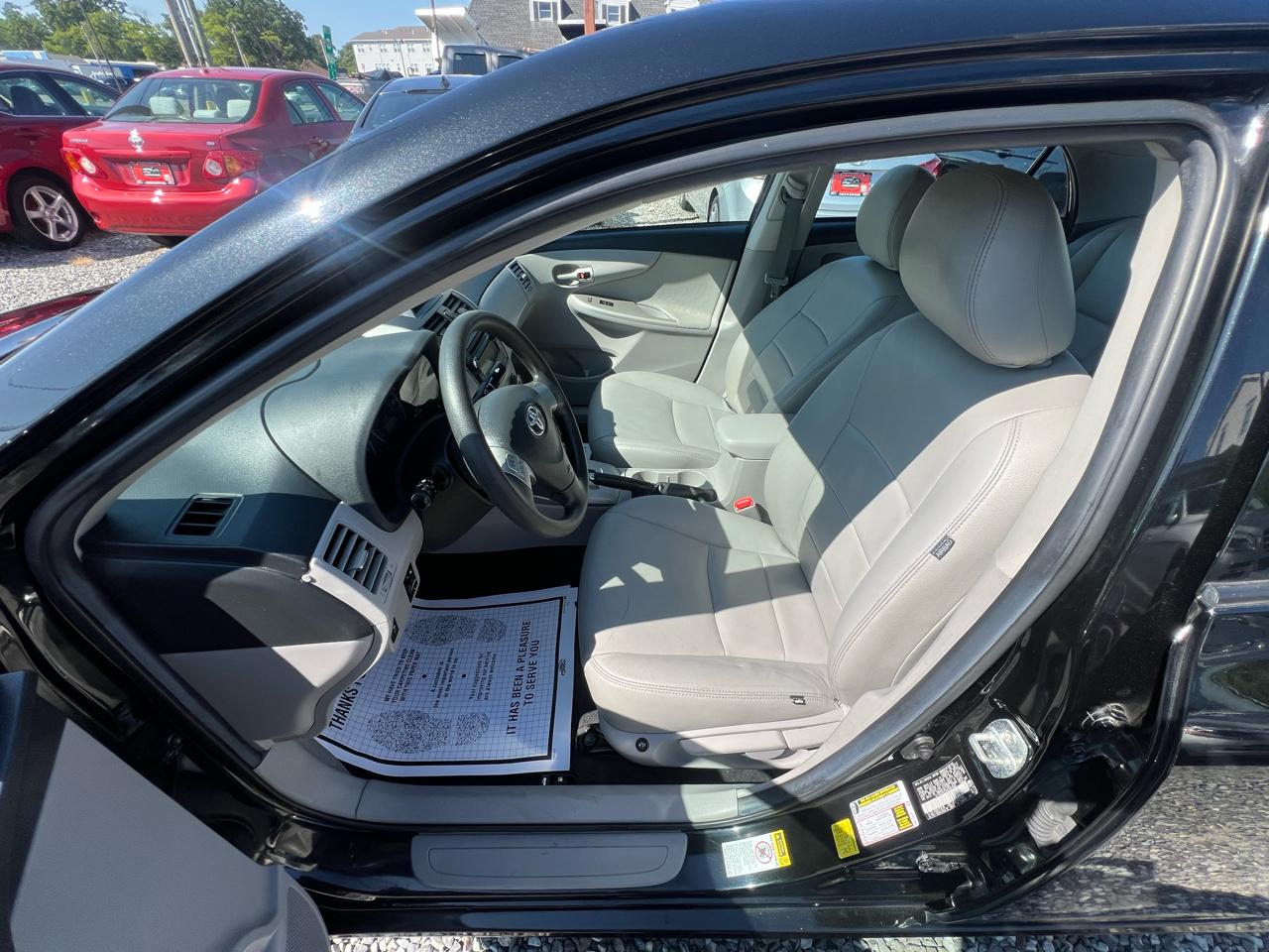 Toyota Corolla 4dr Sdn LE Auto 2012