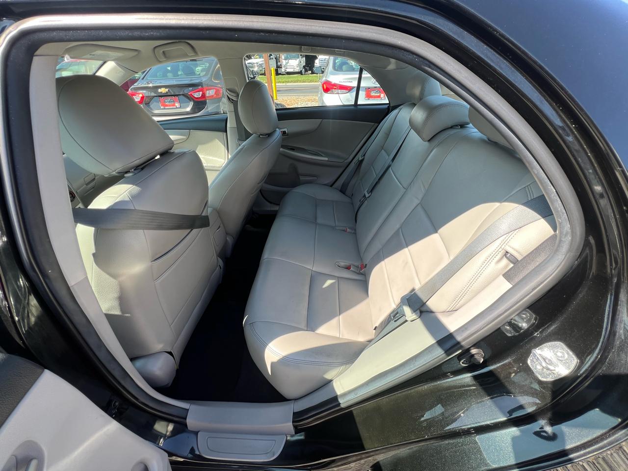 Toyota Corolla 4dr Sdn LE Auto 2012