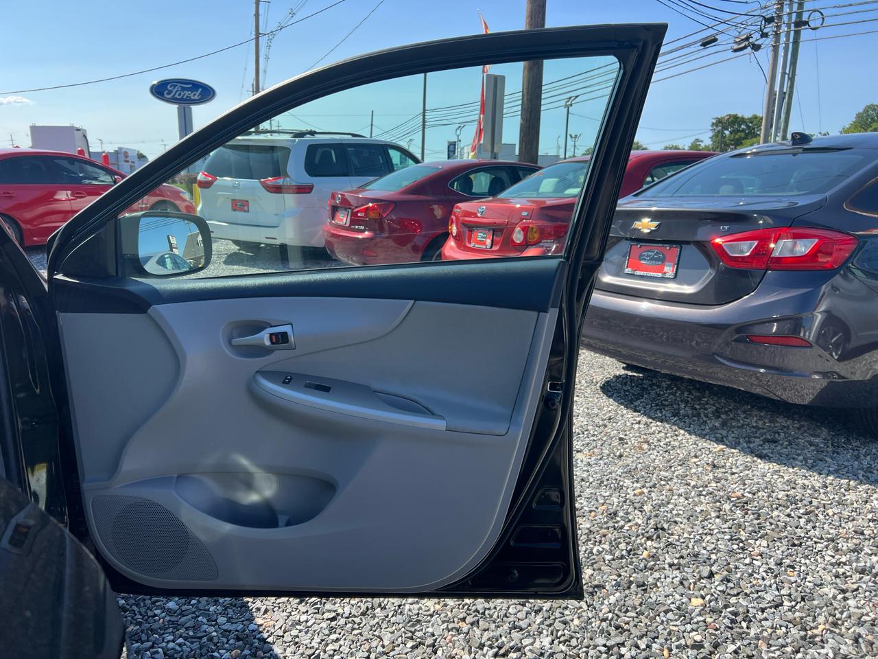 Toyota Corolla 4dr Sdn LE Auto 2012