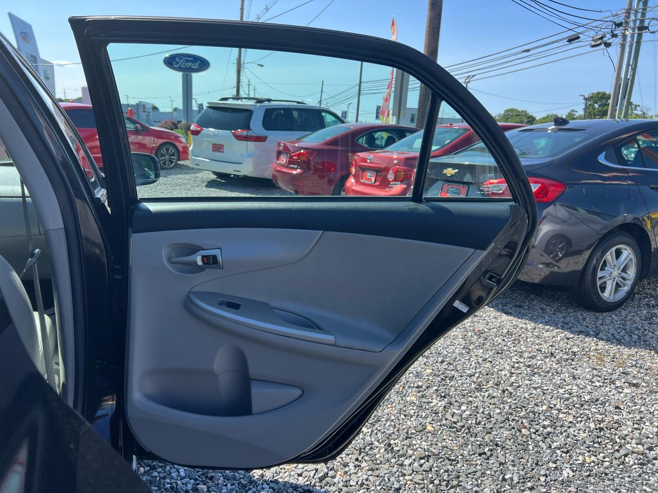 Toyota Corolla 4dr Sdn LE Auto 2012