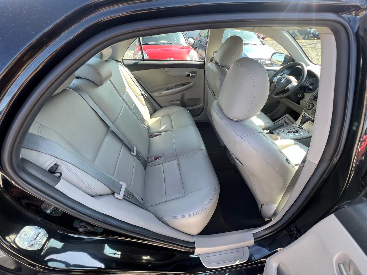 Toyota Corolla 4dr Sdn LE Auto 2012