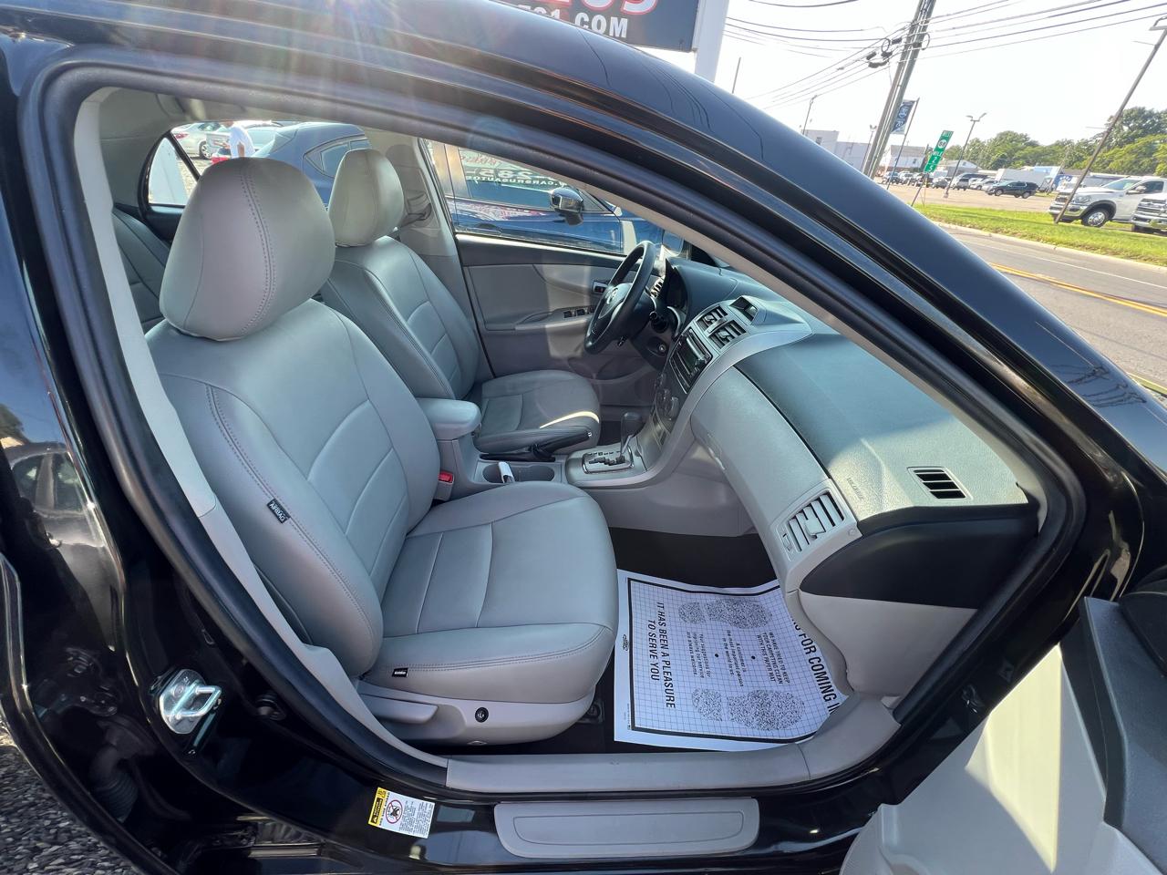 Toyota Corolla 4dr Sdn LE Auto 2012