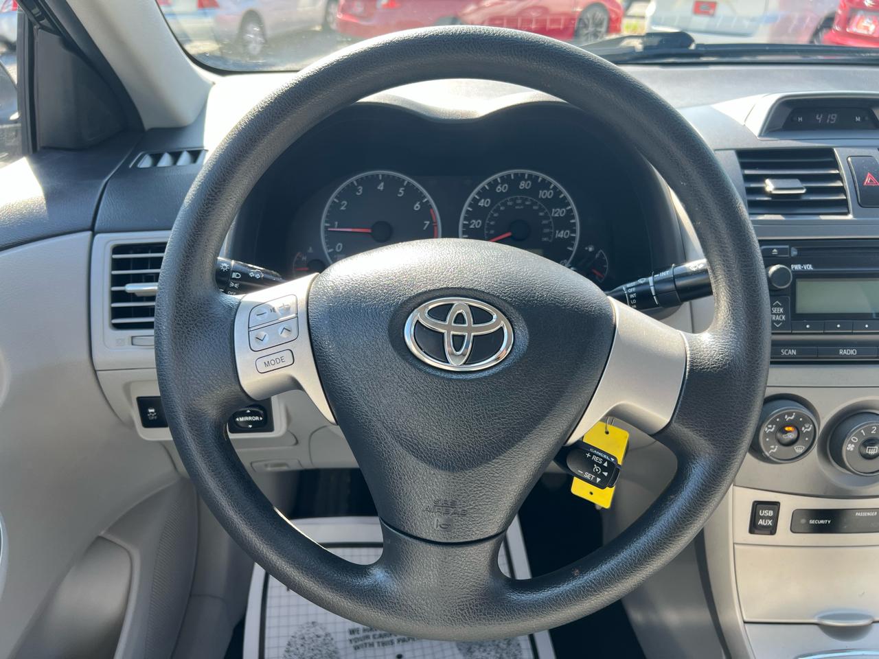 Toyota Corolla 4dr Sdn LE Auto 2012