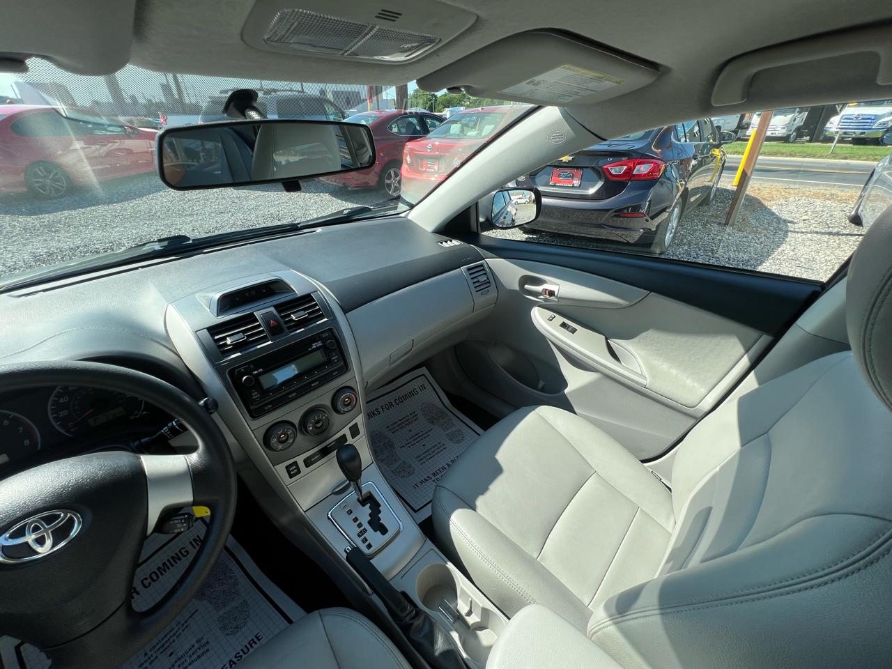 Toyota Corolla 4dr Sdn LE Auto 2012