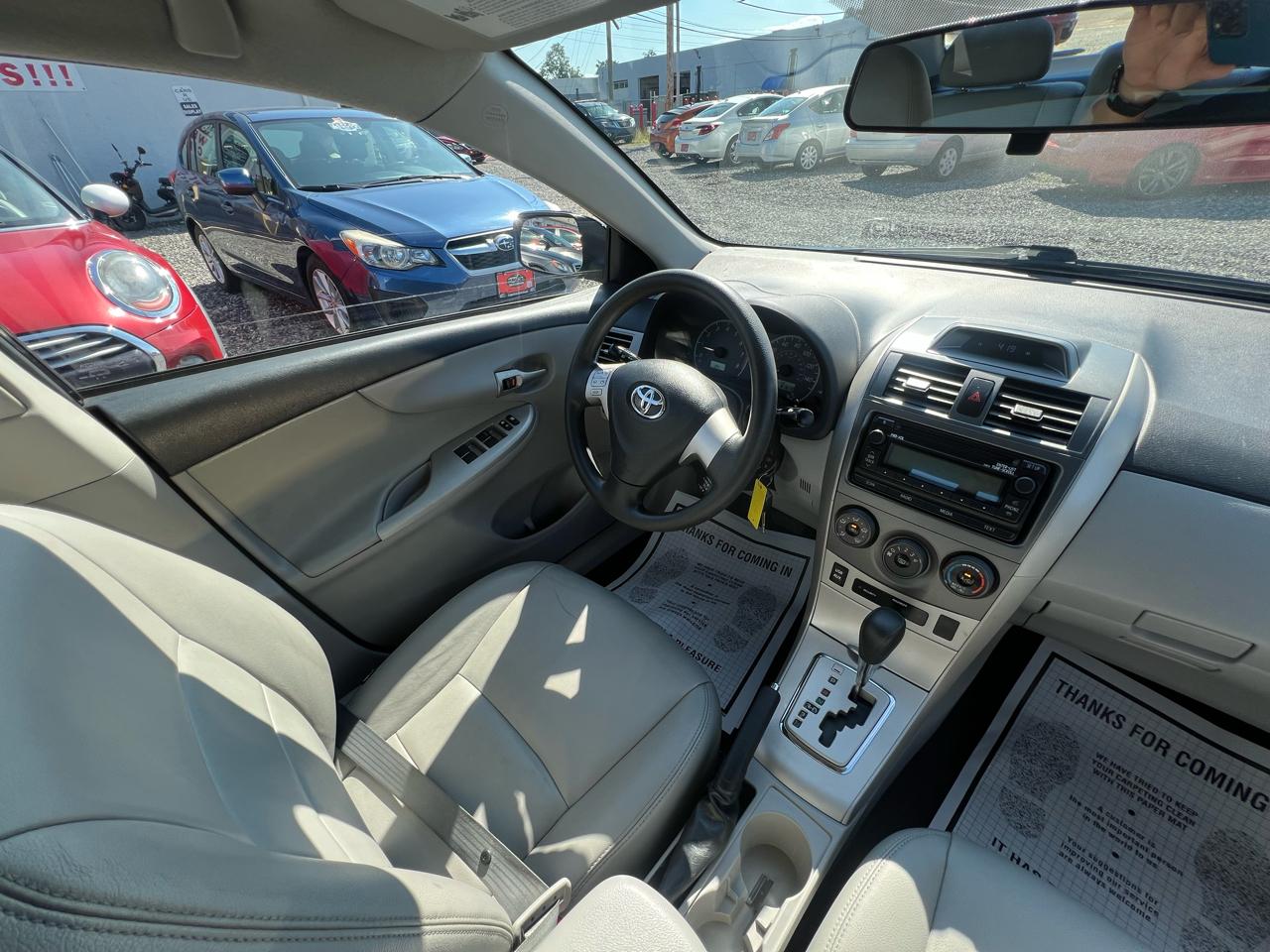 Toyota Corolla 4dr Sdn LE Auto 2012