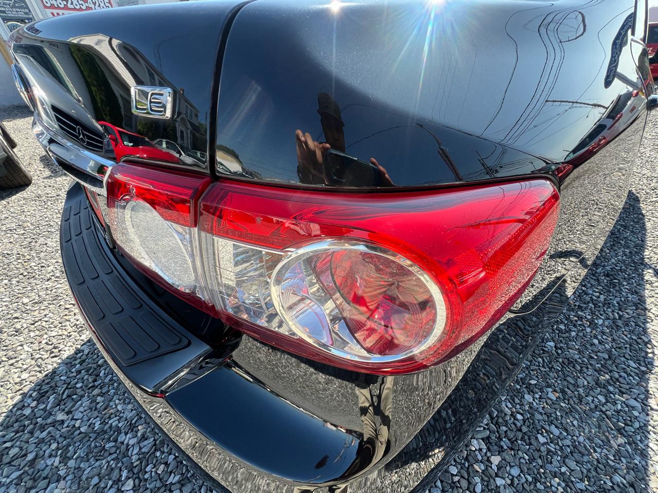 Toyota Corolla 4dr Sdn LE Auto 2012