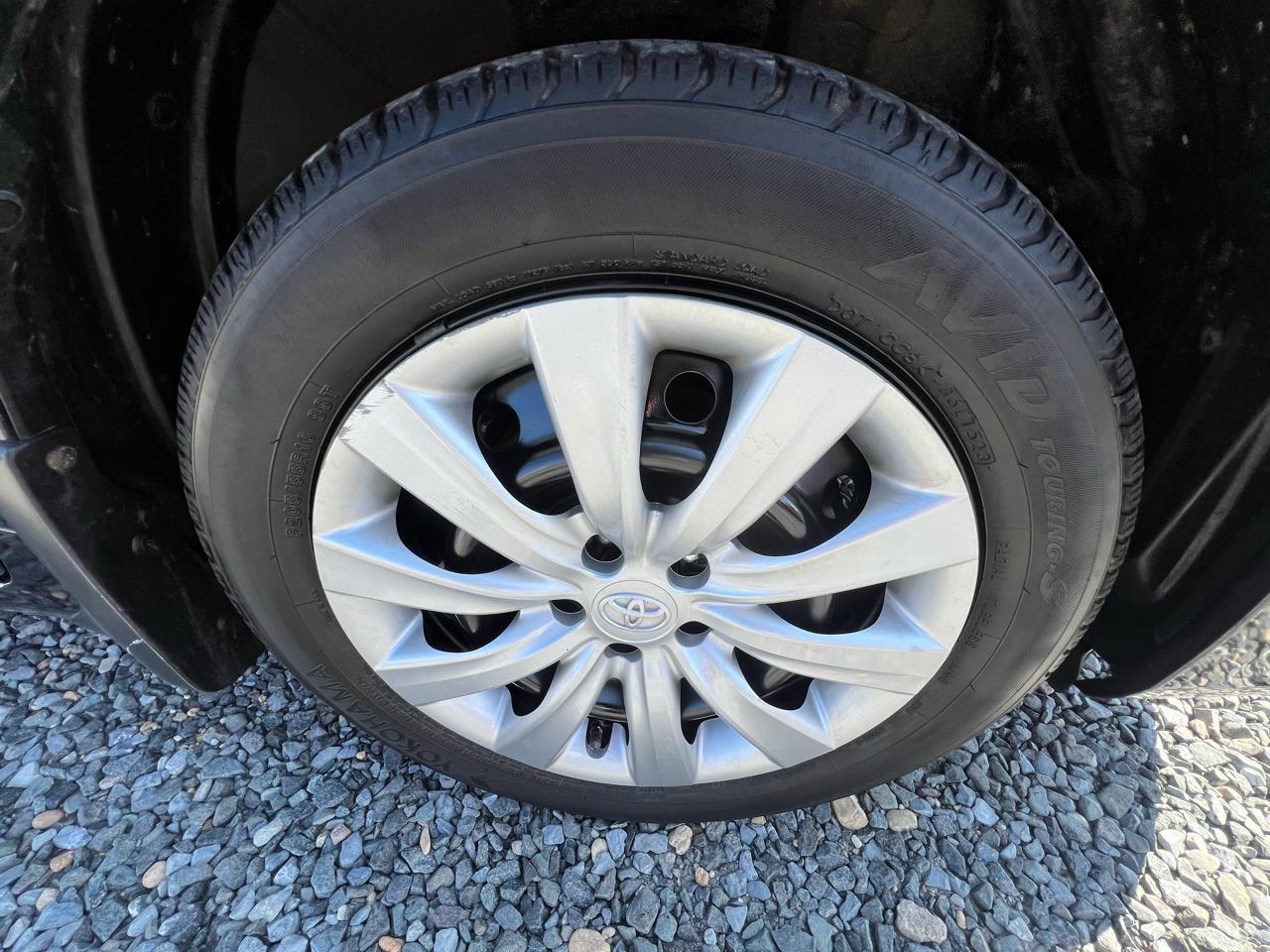 Toyota Corolla 4dr Sdn LE Auto 2012