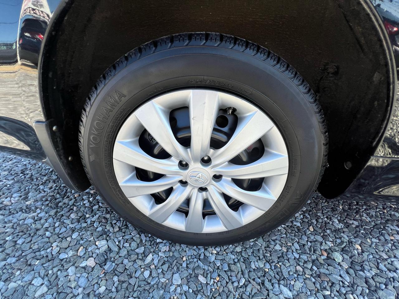 Toyota Corolla 4dr Sdn LE Auto 2012