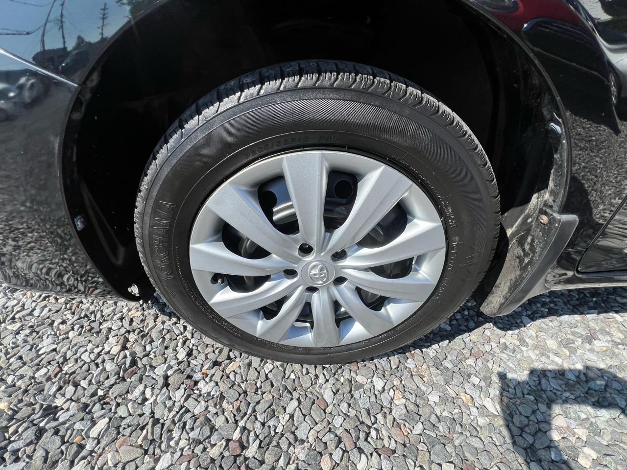 Toyota Corolla 4dr Sdn LE Auto 2012