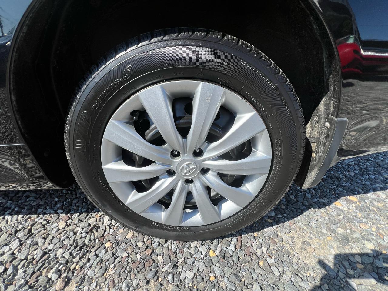 Toyota Corolla 4dr Sdn LE Auto 2012