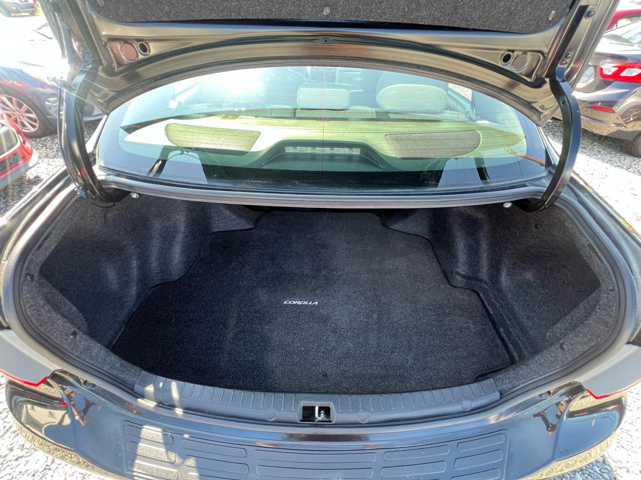 Toyota Corolla 4dr Sdn LE Auto 2012