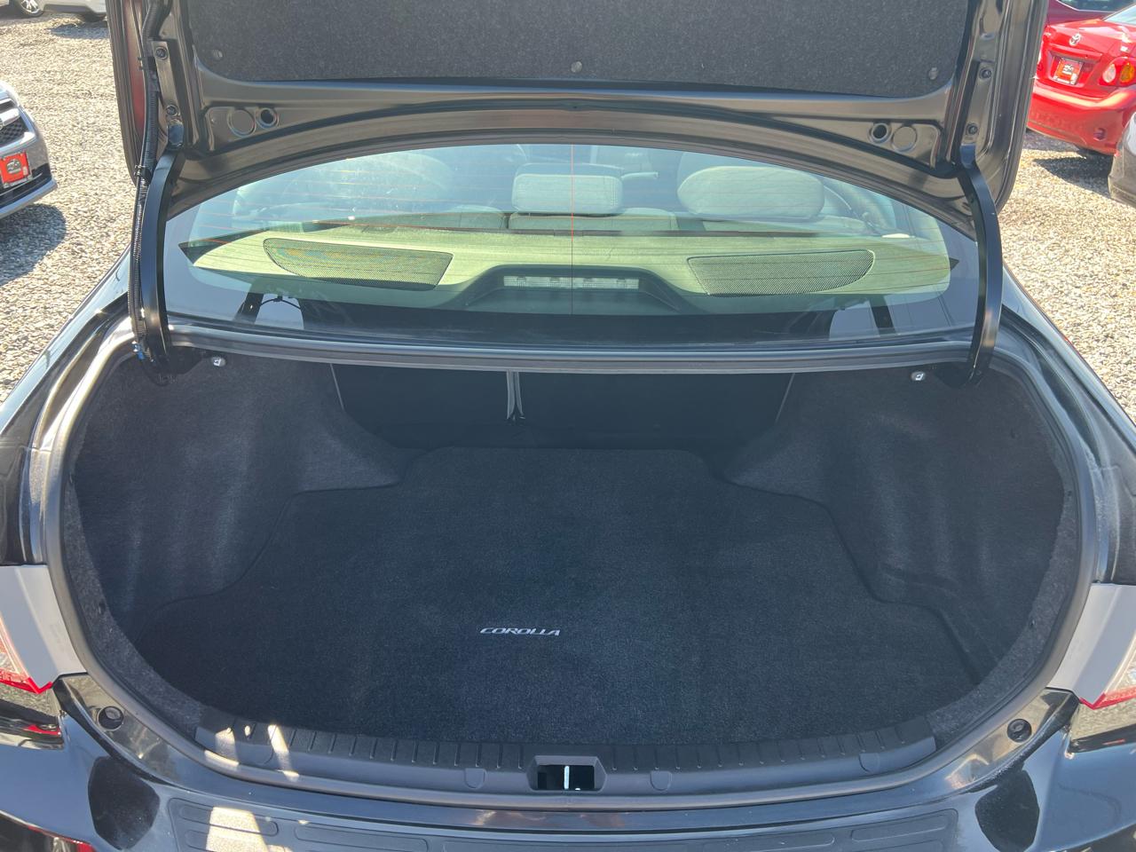 Toyota Corolla 4dr Sdn LE Auto 2012