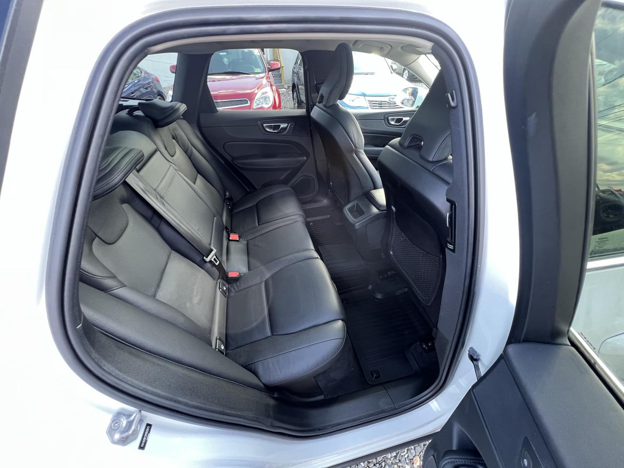 Volvo XC60 T5 Momentum AWD 2021