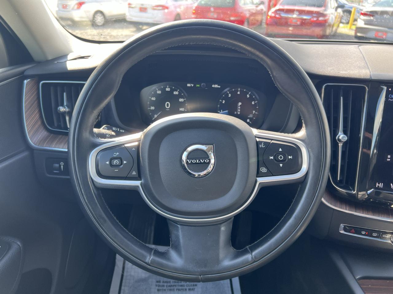 Volvo XC60 T5 Momentum AWD 2021